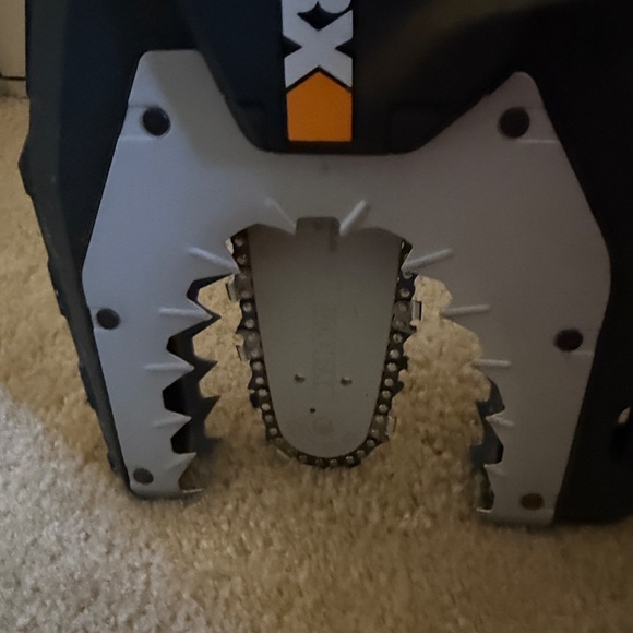 Worx Chainsaw - Picture 3 of 8